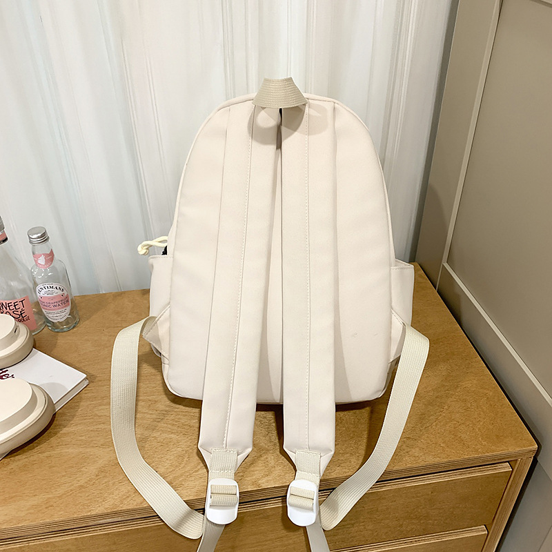 A new high-quality, sweet and cute ins cartoon chick schoolbag, a versatile backpack for primary and secondary school students' casual commuting Specification drawing