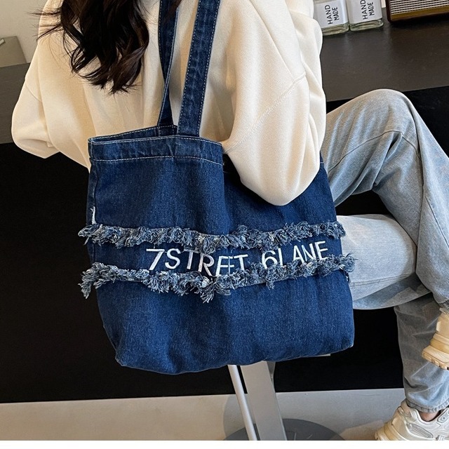 A new 2024 Harajuku style fashionable large-capacity commuter tote bag for women, a niche washable denim canvas bag from South Korea details Picture