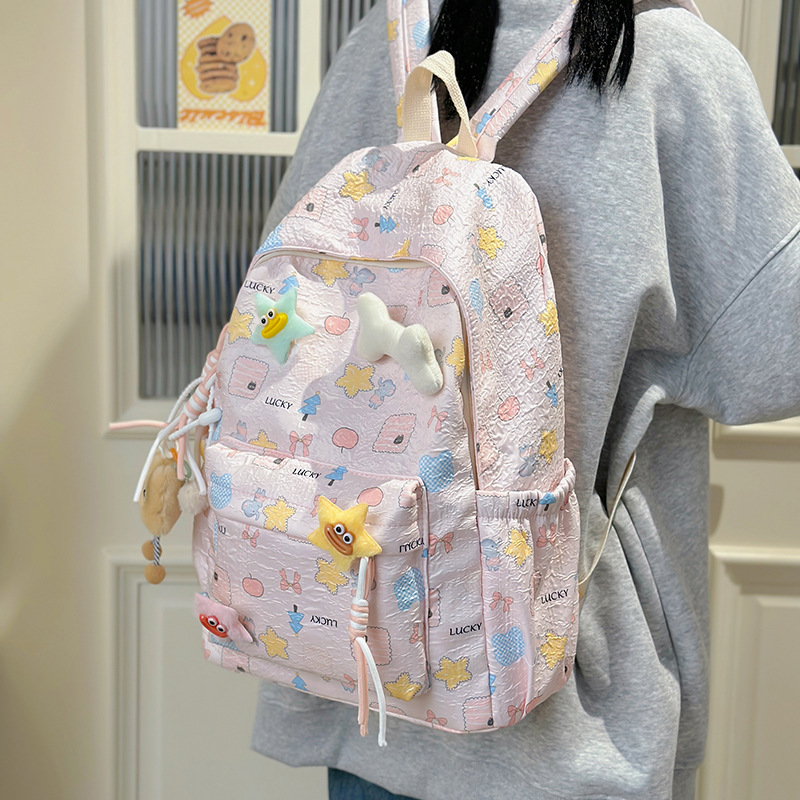 A niche Japanese-style high-appearance-level schoolbag for college students, an Instagram cute large-capacity soft girl backpack, and a new backpack for teenage girls Application Scenario