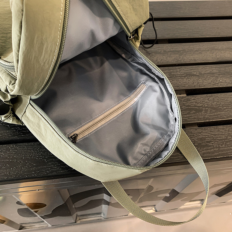 New unisex fashionable folding backpack, ultra-lightweight, casual and sporty single-shoulder crossbody bag, simple handbag Application Scenario