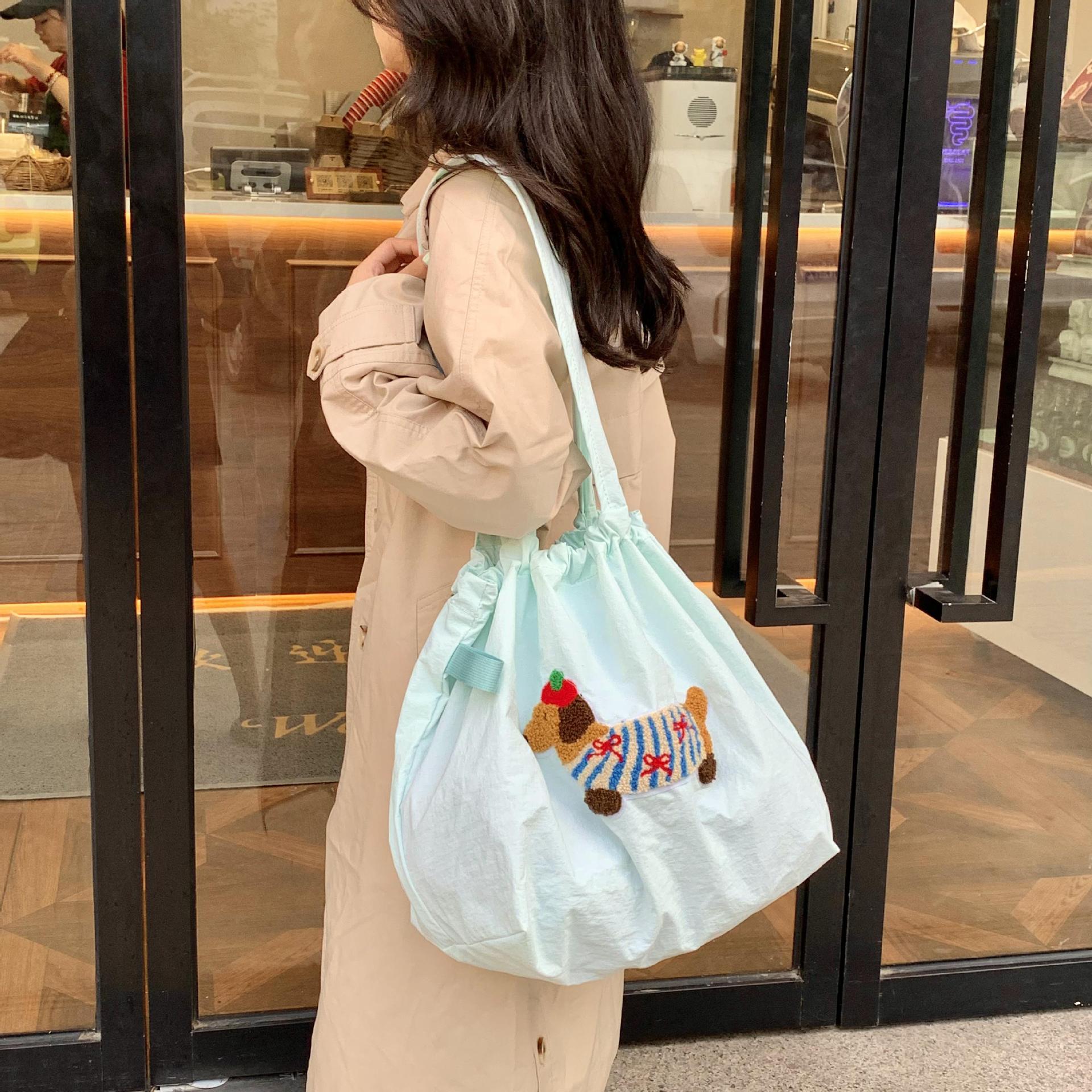 2024 New cute dog embroidered single-shoulder bag, large capacity, laid-back style tote bag, student commuting bag for classes details Picture
