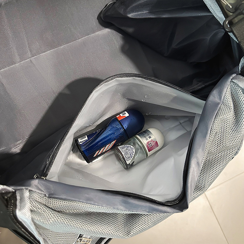 New high-appearure-level multi-purpose short-distance travel crossbody bag, couple solid color lightweight travel bag with large capacity Application Scenario