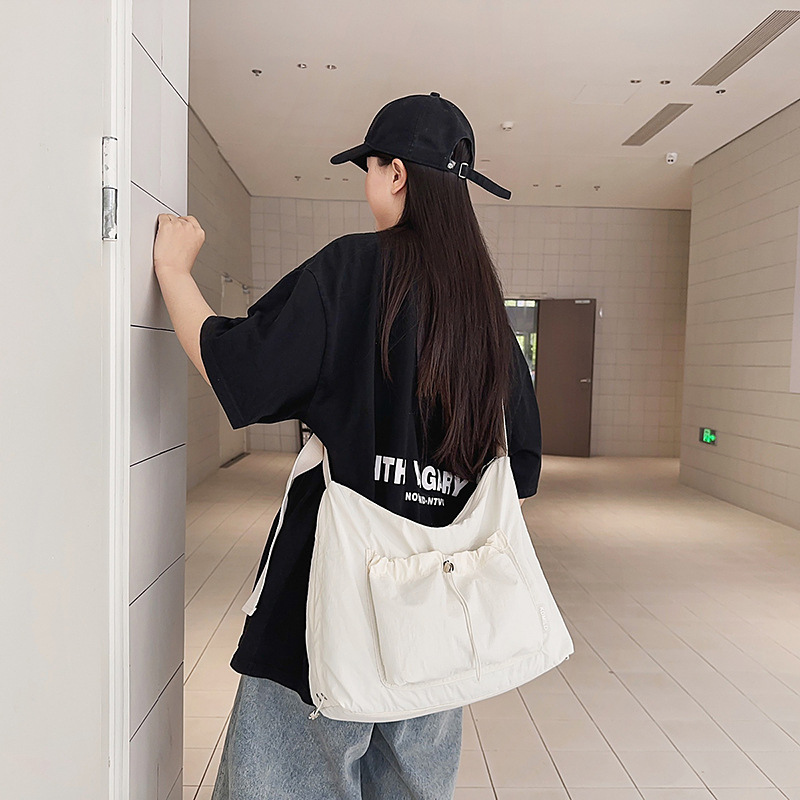 Lightweight and casual Japanese-style single-shoulder bag, pleated drawstring crossbody bag, large-capacity tote bag, versatile commuting backpack for work details Picture