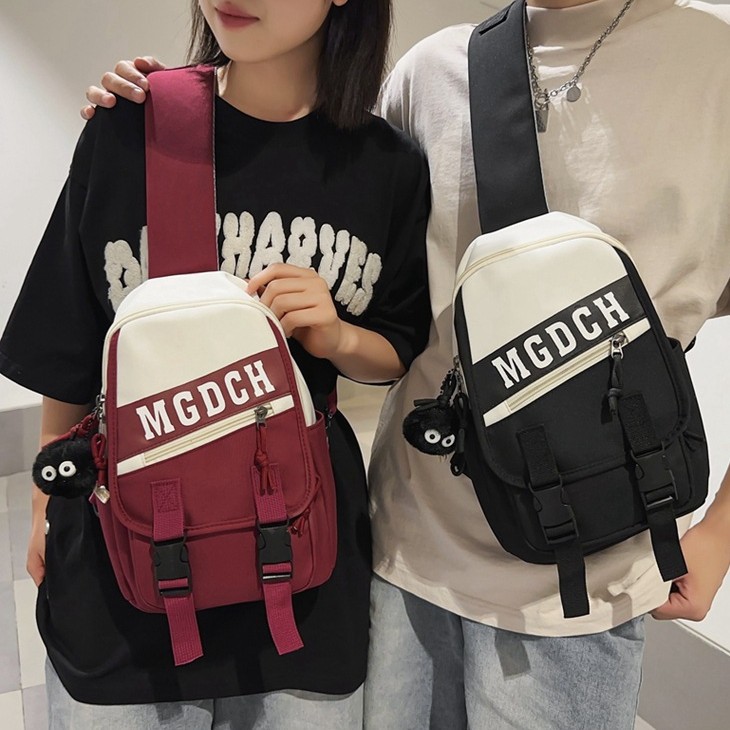 The 2025 new couple's chest bag, sporty and casual for girls, a cool and versatile crossbody bag for cycling, and a lightweight backpack for men full figure