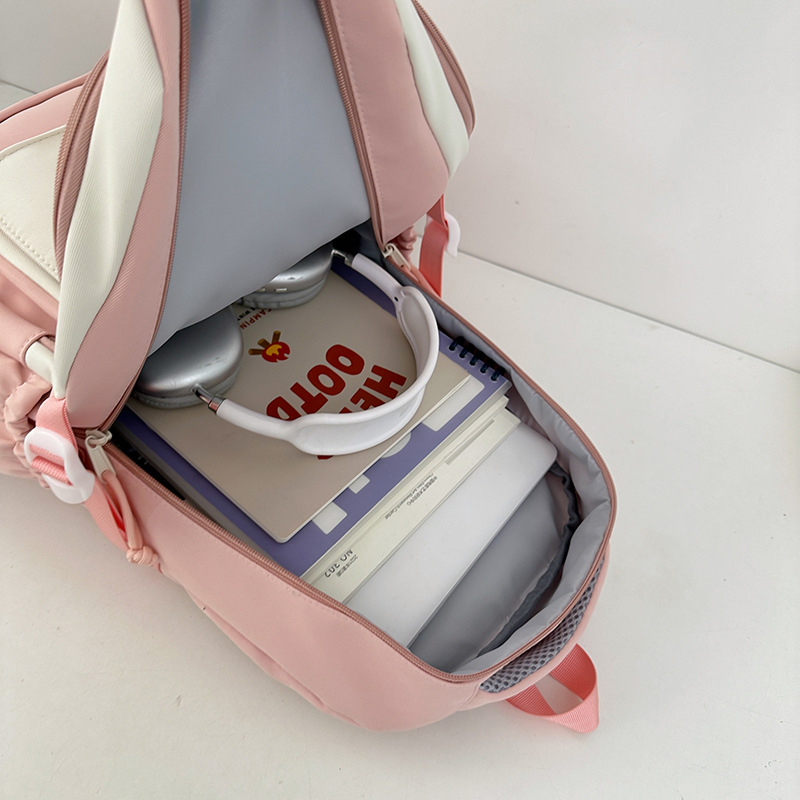 A new Japanese-style backpack with a high level of appearance, fresh and sweet, color-blocking and patchwork style, and a large capacity backpack for junior and senior high school students Application Scenario