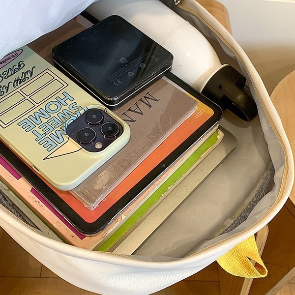 A sweet girl with a high level of appearance and a Japanese-style ins academy style, a cute backpack with contrasting color letters, and a boy with a schoolbag for primary and secondary school students Application Scenario