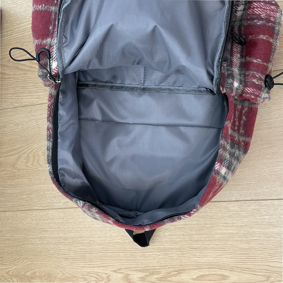 2025 Korean retro Japanese-style large-capacity college student schoolbag, checkered backpack, high appearance level, Mickey versatile backpack Application Scenario