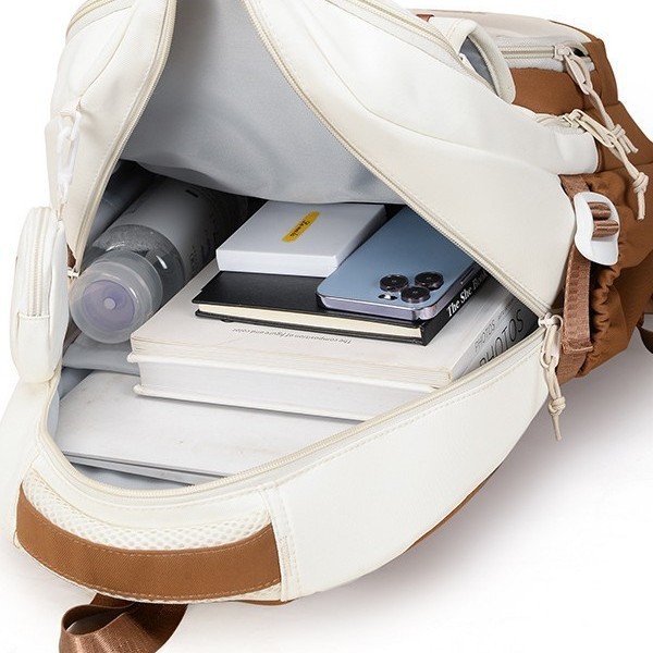 The new high-appearance-level ins fresh, sweet and cute Capibara backpack is a lightweight backpack for students in grades 3-6 Application Scenario