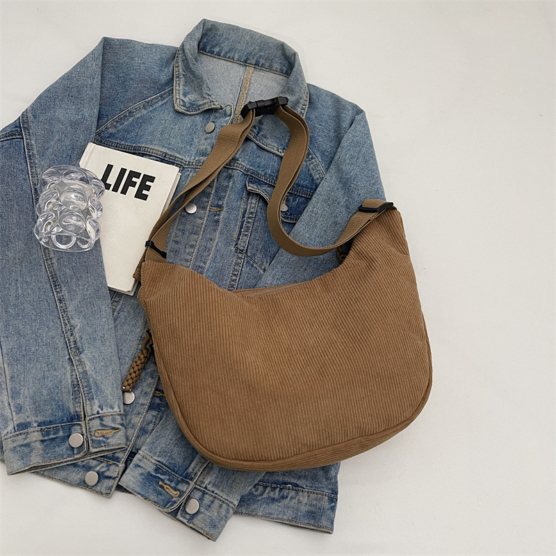Crossbody bag, Japanese style Harajuku ins dumpling bag, versatile, large capacity, simple and artistic, student class bag, single-shoulder bag Specification drawing