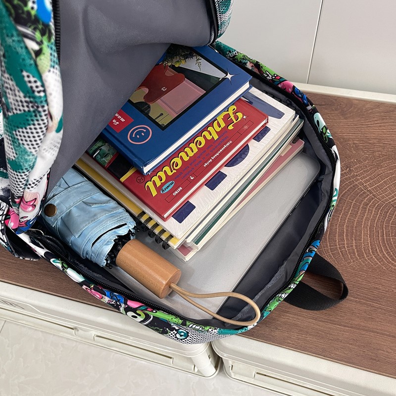 High-appearance-level Korean-style Instagram personalized graffiti trendy and cool color-blocking backpacks for couples, lightweight travel large-capacity backpacks Application Scenario