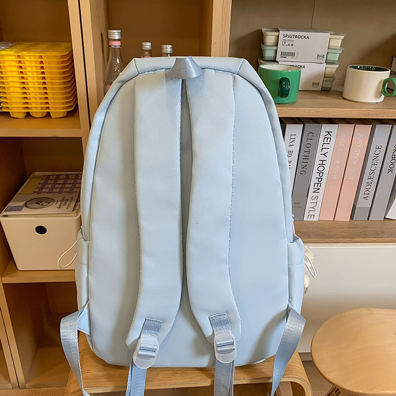 A new high-appearance-level letter-style schoolbag for junior and senior high school students, which is casual, simple, lightweight, versatile and has a large capacity for commuting Application Scenario