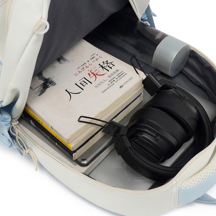 A new Japanese-style, fresh and sweet backpack for women, simple, sweet and cute, with contrasting colors, is a casual backpack for junior and senior high school students Application Scenario