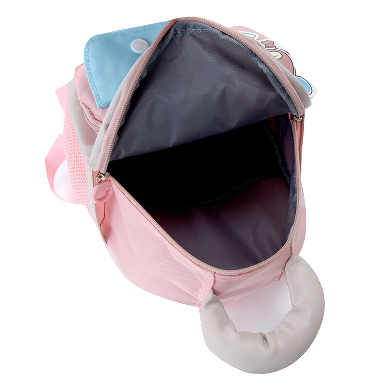 For the small and middle class of kindergarten, girls are cute and have a high level of good looks. Boys are lightweight backpacks with anti-wandering ropes and backpacks Application Scenario