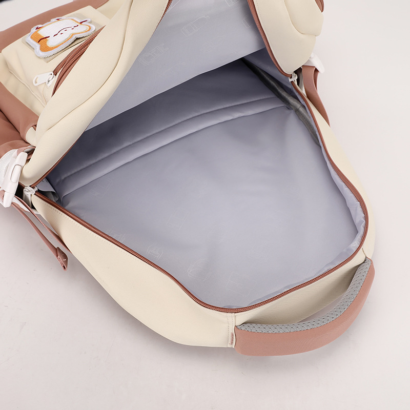 "Schoolbag for Girls 2025 New Korean version, high-quality large-capacity backpack for junior high school girls and primary school students from grades three to six. Application Scenario