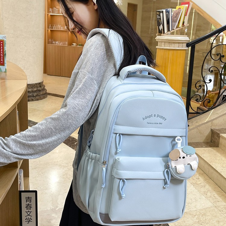 The new Japanese-style high-appearance-level schoolbag is a casual, simple, lightweight and versatile backpack for primary and secondary school students. It is suitable for commuting and has a large capacity details Picture