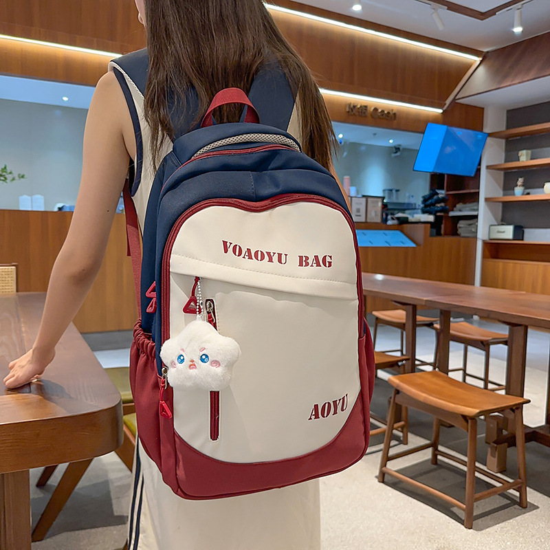 A lightweight and large-capacity backpack for women, a new Japanese-style high-appearance-level school style backpack with multiple compartments, fresh and cute for class full figure
