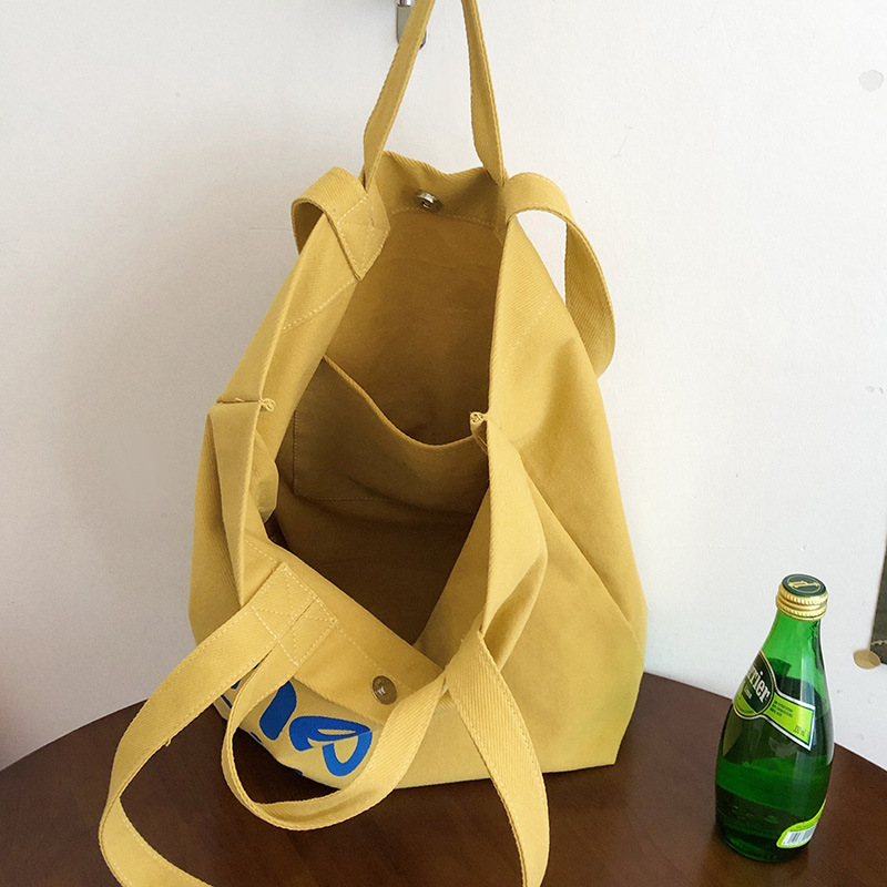The new Korean version single-shoulder bag features a large capacity, versatile letter tote bag, a simple, casual and trendy bag, and a student shopping bag Application Scenario