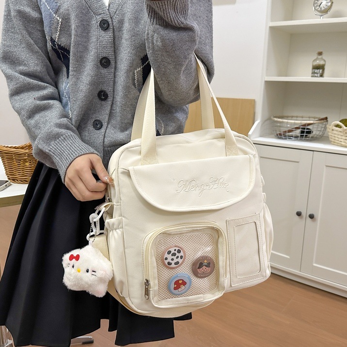 A cute Japanese girl with a small appetite, smudges a transparent pain bag. A student with a high level of appearance has a single-shoulder crossbody bag and a backpack for class full figure