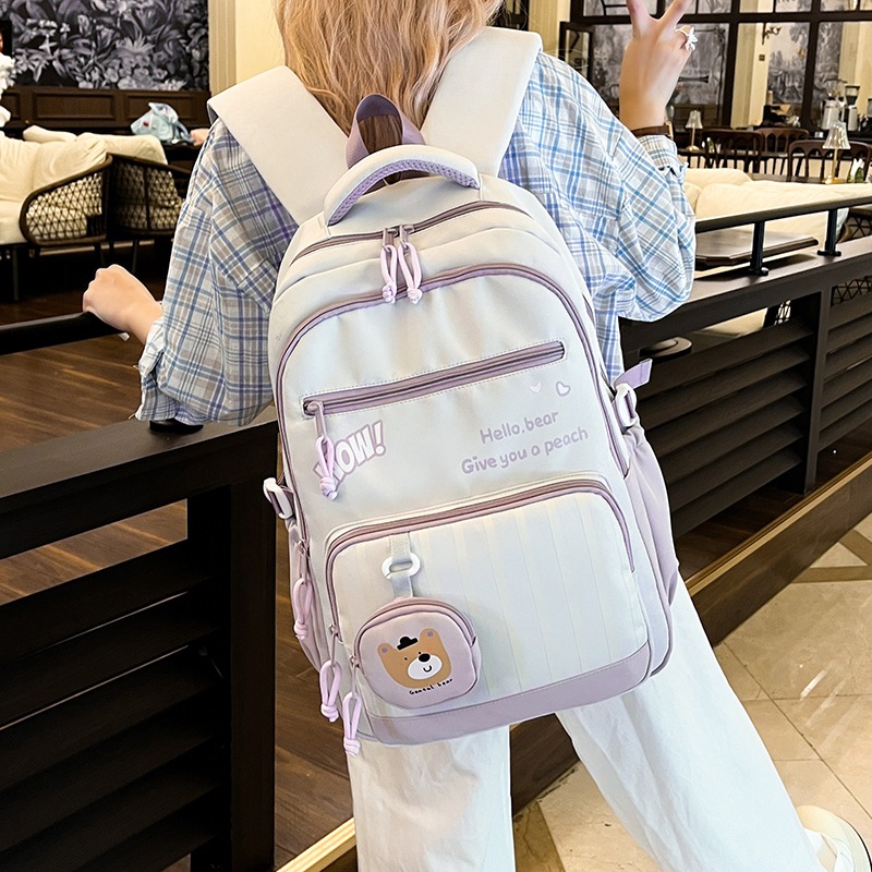 Schoolbag for primary school girls in grades one and two, lightweight travel to reduce burden. Girls' backpack, super light and cute little schoolbag Application Scenario