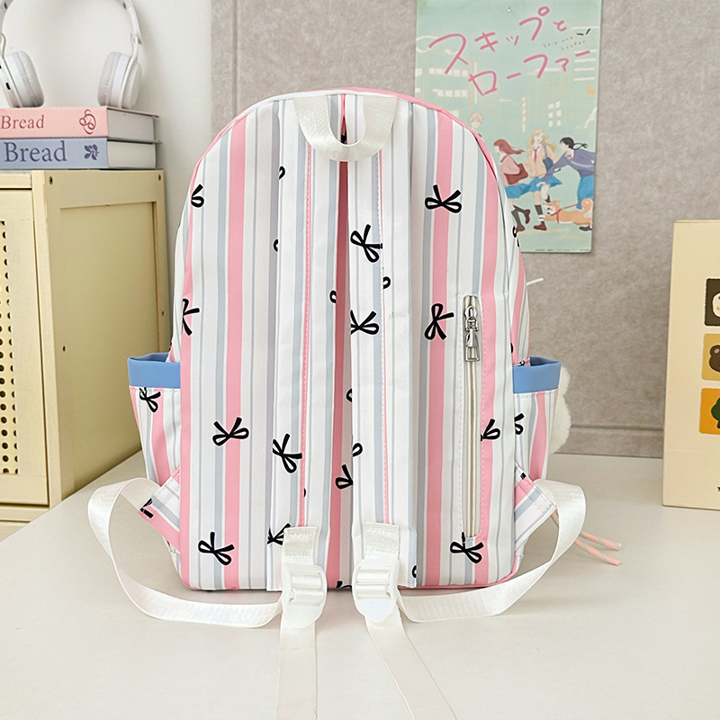 A new high-appeal backpack for primary and secondary school students, which is casual, simple, lightweight, fashionable and versatile for commuting, with a large capacity Specification drawing