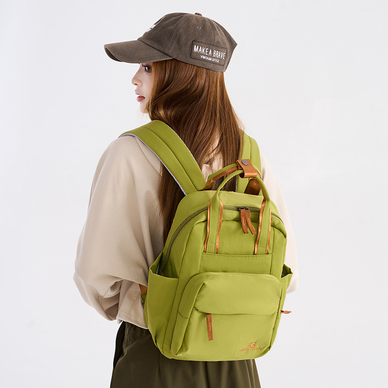 A new 2024 trendy and fashionable travel backpack for women, a large-capacity, simple commuting computer bag, and a college student schoolbag details Picture