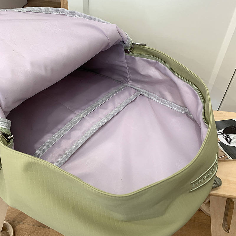 The new Japanese-style simple and lightweight college student backpack is versatile, with a high appearance level and large capacity. It is a solid color backpack for casual travel Application Scenario