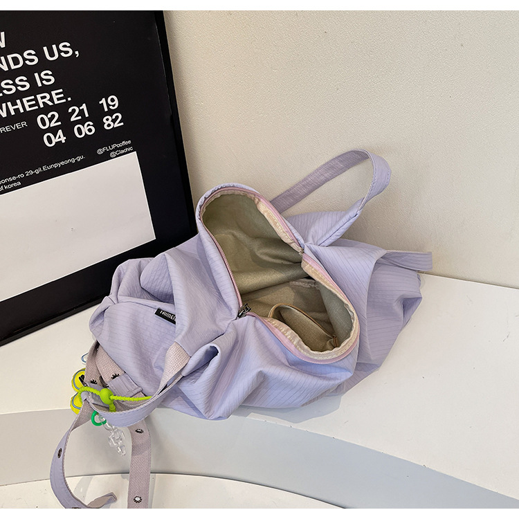 Lazy style large-capacity bag, summer pleated solid color single-shoulder bag, versatile commuting underarm bag, casual and simple tote bag Application Scenario