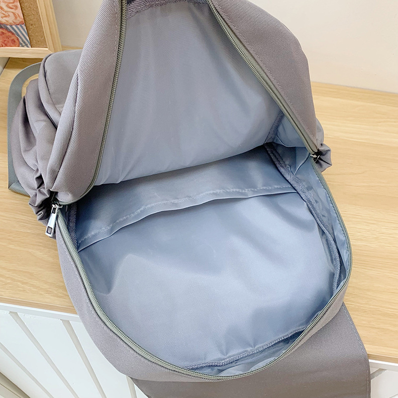 2025 New Japanese-style cute printed kitten backpack, large-capacity versatile schoolbag, casual and simple travel backpack Application Scenario