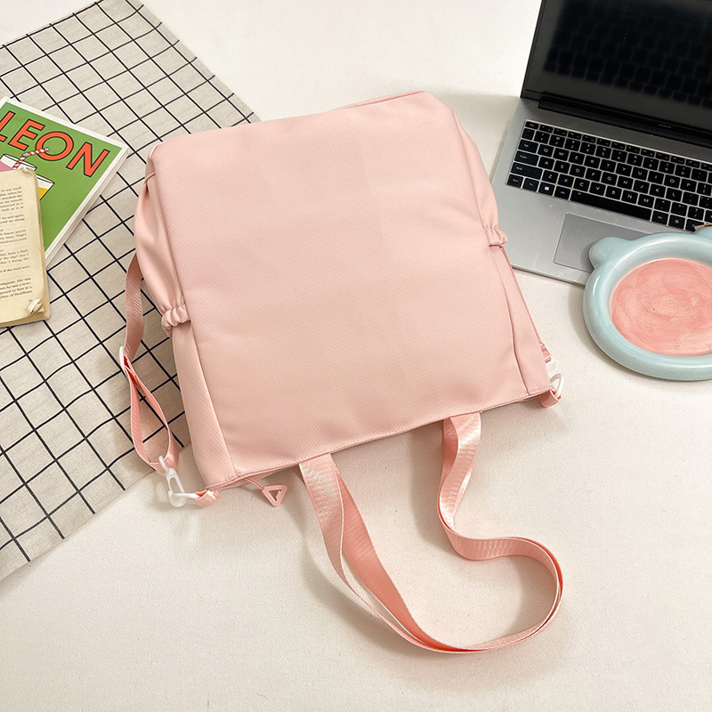 High appearance level, cute color-blocking bags for primary and secondary school students' make-up classes, sweet college style, single-shoulder bags for college students' commuting to class Application Scenario