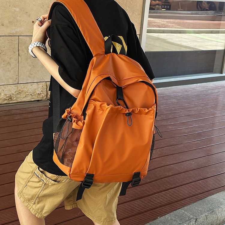 A new high-appearancelevel backpack for junior and senior high school students, featuring a casual, simple, lightweight, fashionable and versatile commuting style with a large capacity details Picture