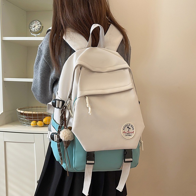 A new style of fashionable color-blocking backpack for women in 2025, a high-capacity travel backpack for junior and senior high school students, and for college students full figure
