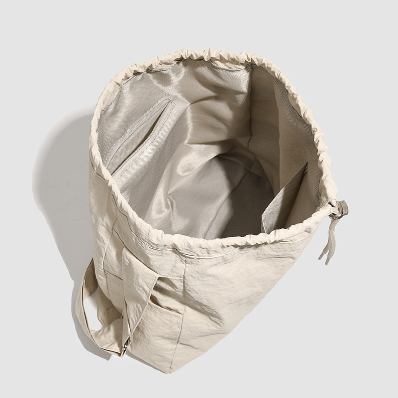 The new large-capacity dumpling single-shoulder bag for casual outings, the forest-style crossbody bag, and the simple Korean-style small bucket bag for commuting to work Application Scenario