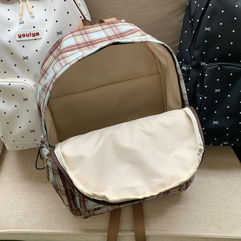 2025 New retro checkered backpack for girls, with a sweet and girlish atmosphere, polka dot casual and versatile backpack Application Scenario