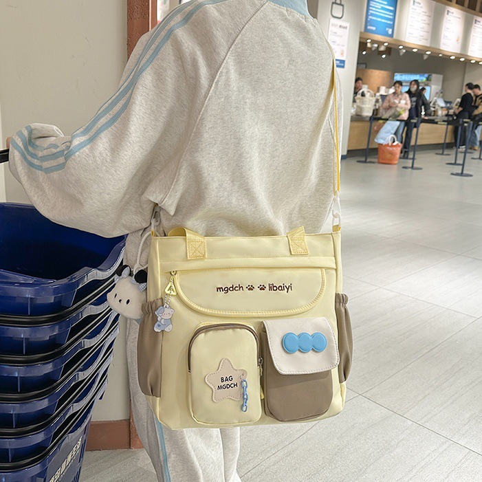 High appearance level single-shoulder bag, ins forest-style fresh and clean, a large-capacity, color-blocking, versatile crossbody bag for primary and secondary school students full figure