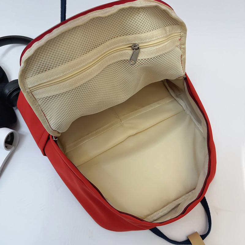 "Schoolbag Girl 2023 New Japanese-style Instagram minimalist middle school backpack with color blocking and lightweight college student hand-held backpack. Application Scenario
