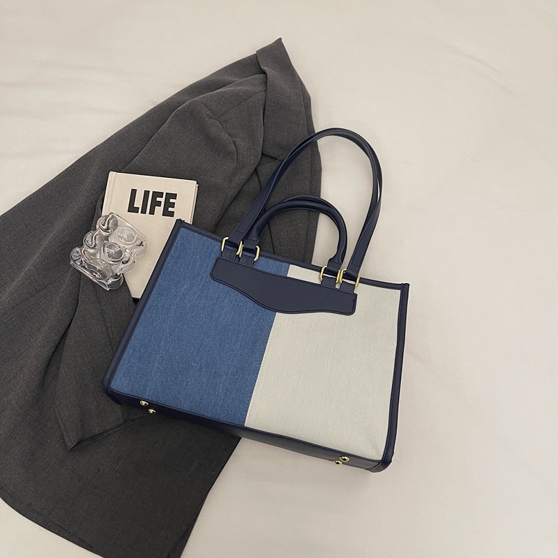 Korean style fashionable color-blocking large-capacity bag for women 2024 new simple and casual tote bag, versatile commuting single-shoulder bag Application Scenario