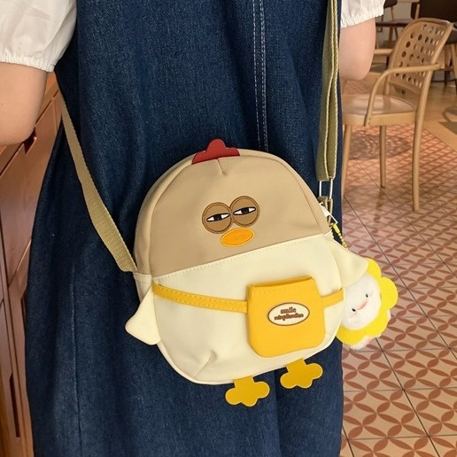 Back-to-school season's new cute cartoon single-shoulder bag for children on Instagram. Adorable little ones from 3 to 6 weeks old in kindergarten, small shoulder bags for going on study Tours details Picture