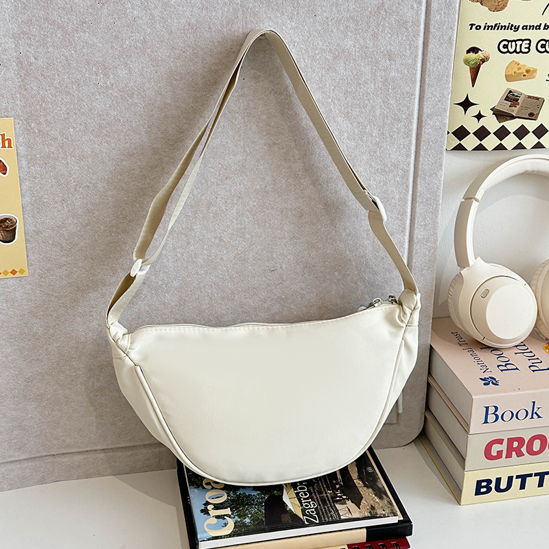 Cute Dachshund dumpling bag, versatile cartoon shoulder bag, casual shopping, simple and versatile student underarm bag Specification drawing