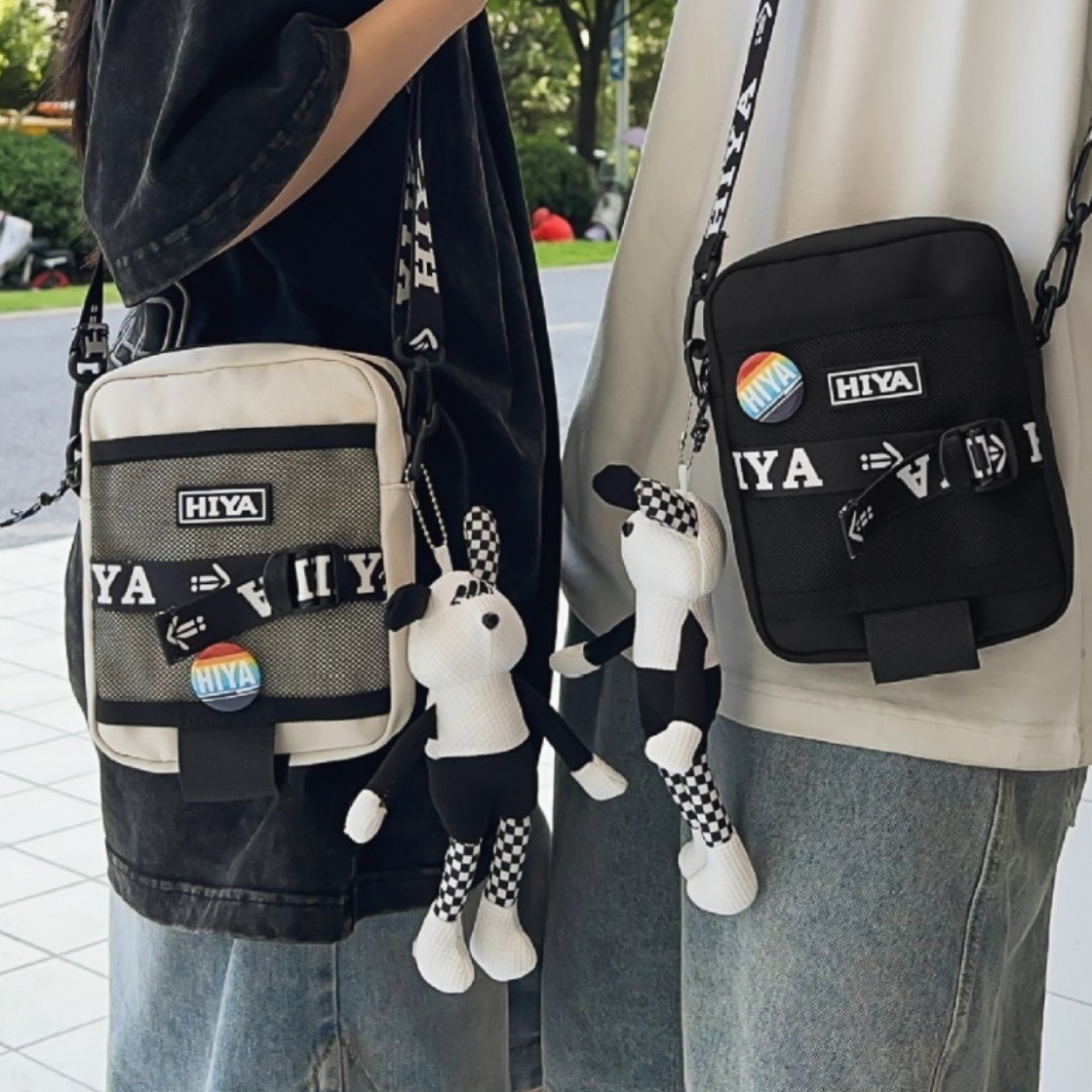 The new ins high-end and fashionable small backpack is a casual, simple and versatile couple's light crossbody bag for traveling full figure
