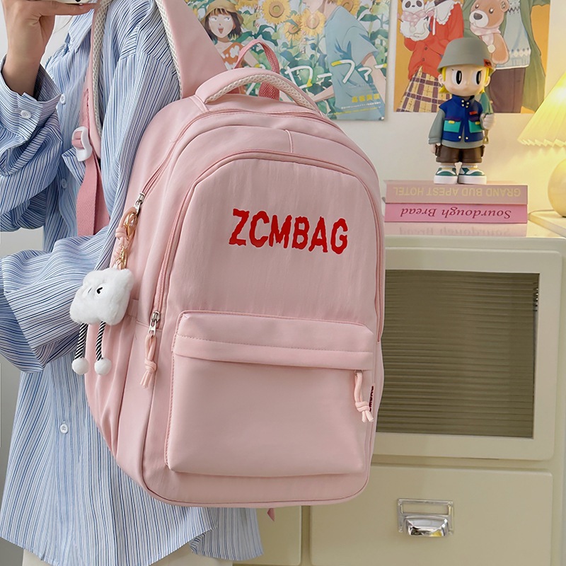 A Japanese-style Instagram soft girl's simple backpack, a versatile lightweight schoolbag for college students, a fresh and sweet casual backpack full figure