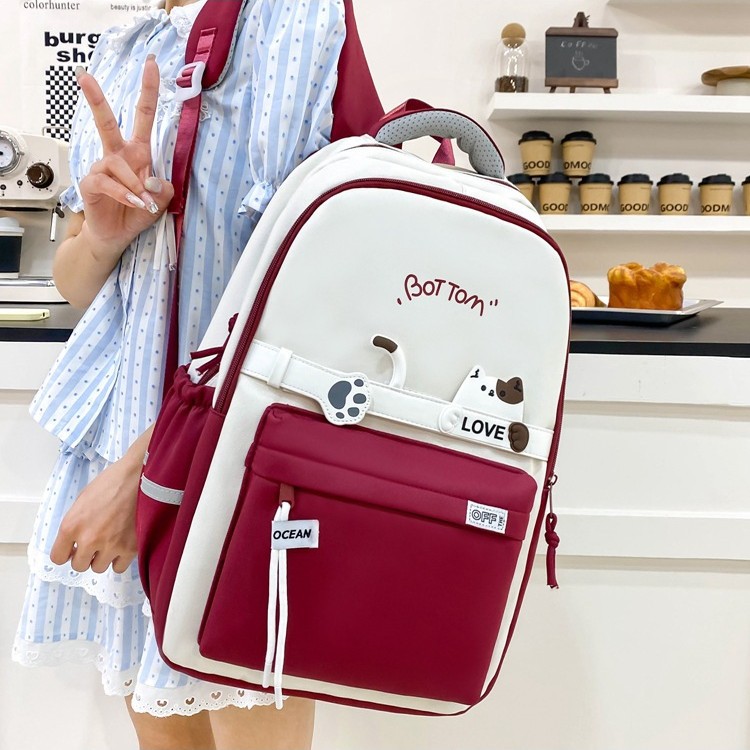 New type of schoolbag for primary school students in grades five and six and junior high school students, large-capacity, lightweight backpack manufacturer full figure
