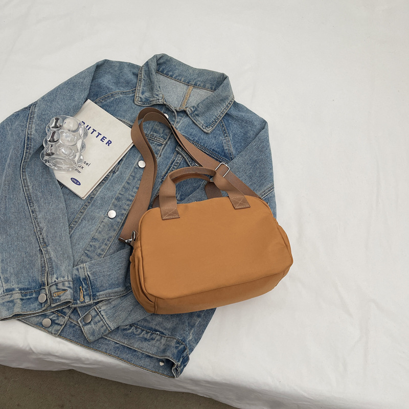 Casual Tote bag for women, large capacity 2024 new hand-held canvas bag, high-end daily commuting, single-shoulder crossbody bag Application Scenario