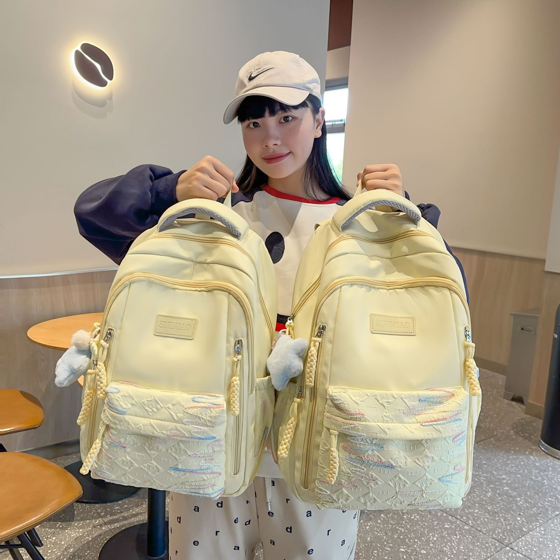This Korean-style, fresh and cute backpack has a large capacity and a high level of appearance. It's an ins pink and tender backpack with a girlish heart for traveling and shopping details Picture