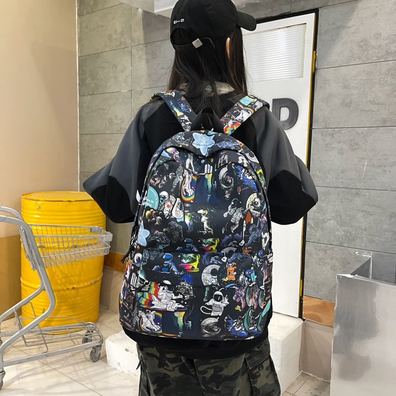 A men's niche trendy brand, graffiti, high school and college students' campus backpack, fashionable, large-capacity, high-end quality backpack Specification drawing