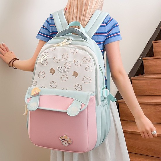 A new high-appeal, fresh and sweet color-blocking backpack from Korean Instagram, a light and simple backpack for junior and senior high school students full figure
