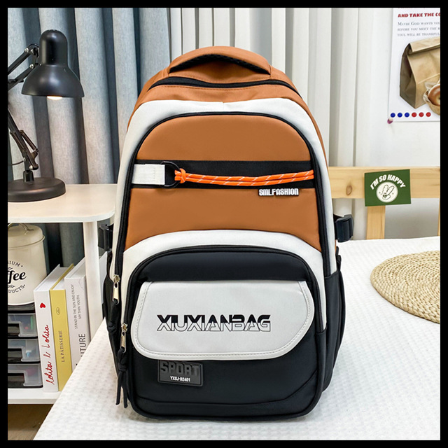 Korean-style color-blocking large-capacity schoolbag, trendy and versatile travel computer backpack, lightweight and suitable for both men and women, casual backpack Application Scenario