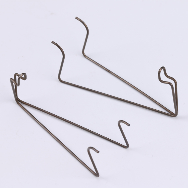 We supply precision tube clamp springs of various specifications and shapes at factory prices. We offer Yiwu hardware tube clamp springs Application Scenario