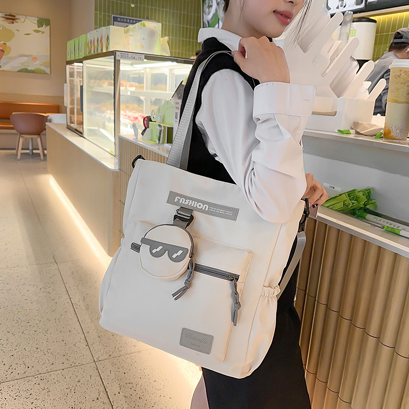 Handbags, boys' backpacks, single-shoulder crossbody bags, junior high school and senior high school students' tutorial bags, holiday tutorial bags Application Scenario