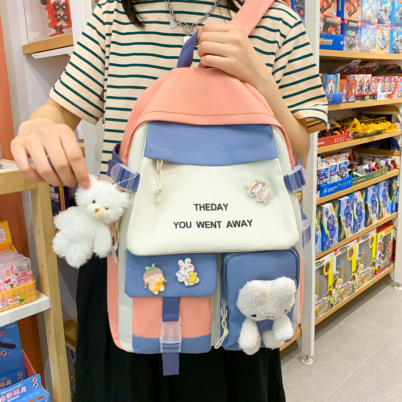 A convenient, large-capacity, color-matched, fashionable three-piece backpack set for the campus, a cute, fresh, sweet and girlish backpack Application Scenario