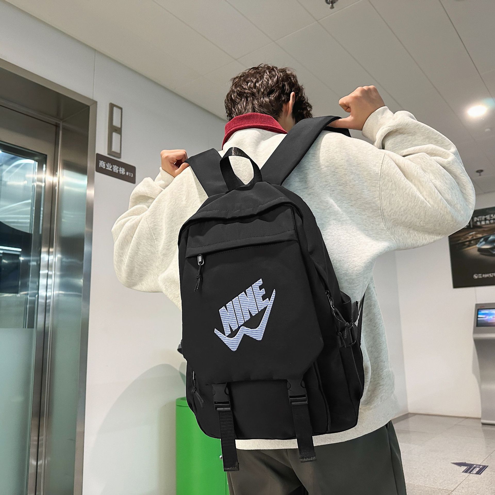 2025 New large-capacity Korean version backpack, a trendy brand multi-pocket schoolbag for grades 1-6, a lightweight commuting backpack full figure